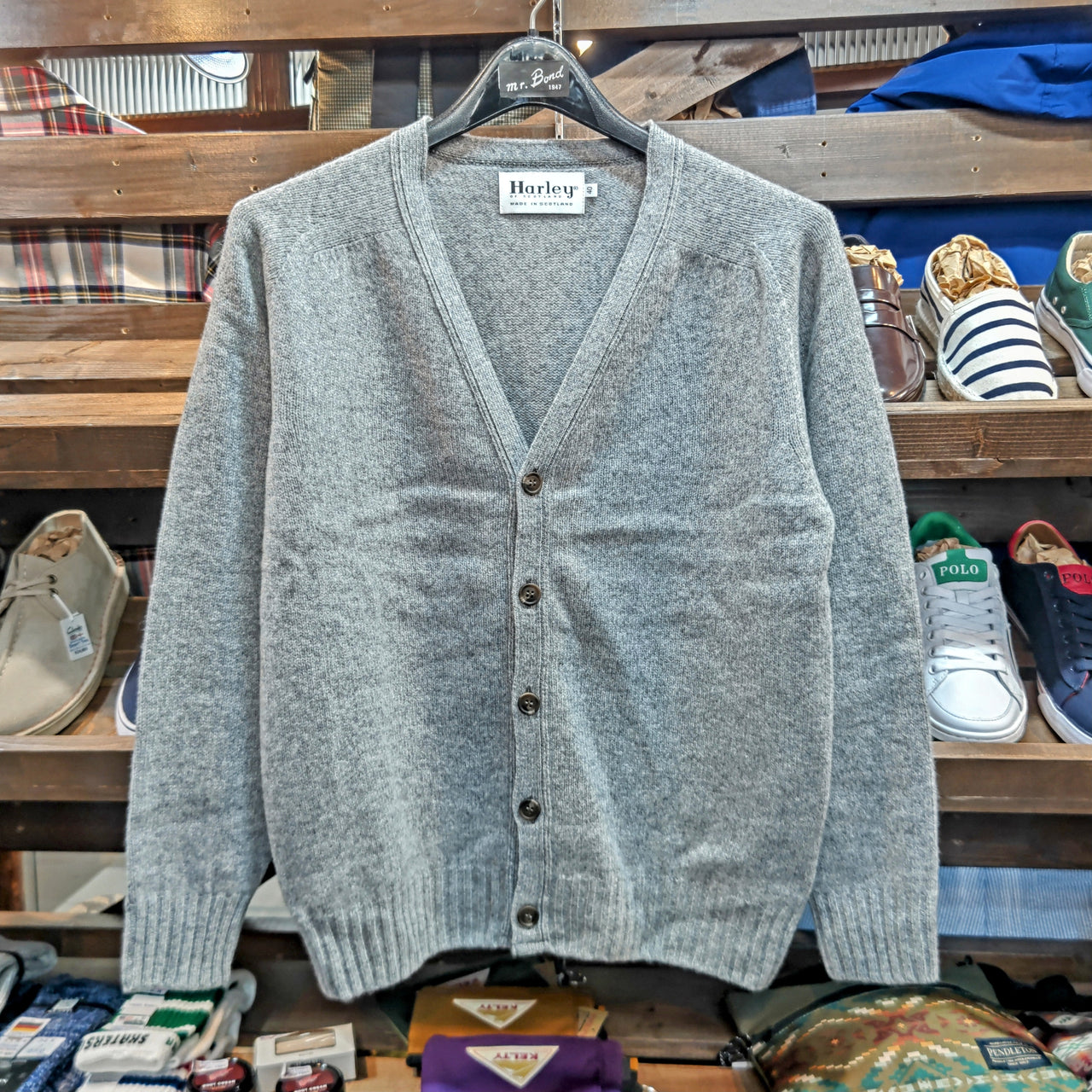 Classic Cardigan   = geelong lambs wool =